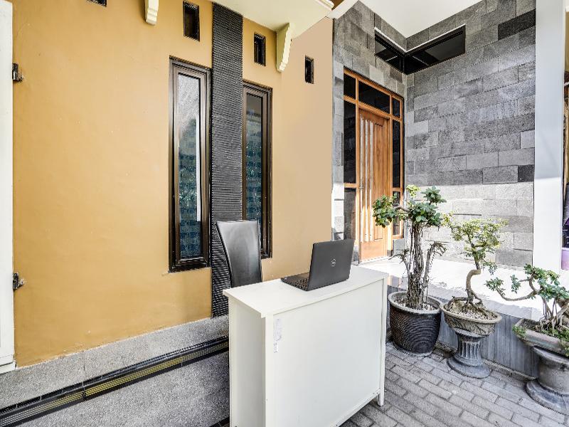 Spot On 91745 Rumah Kost Gresik Syariah - Genel