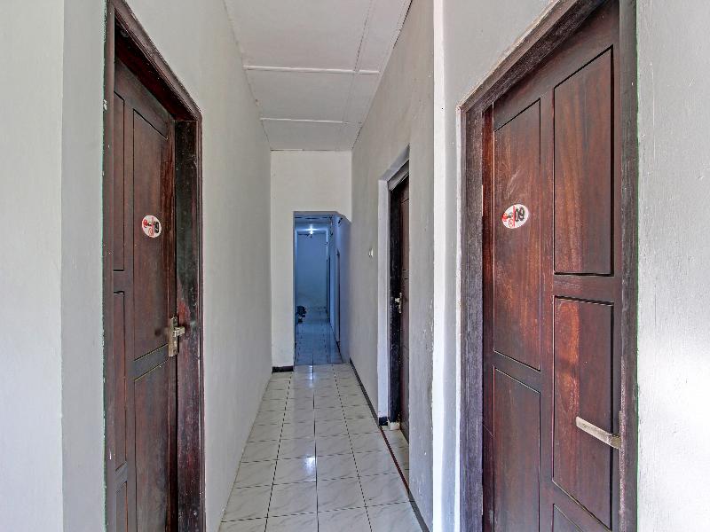 Spot On 91521 Mayong Guesthouse - Lobi