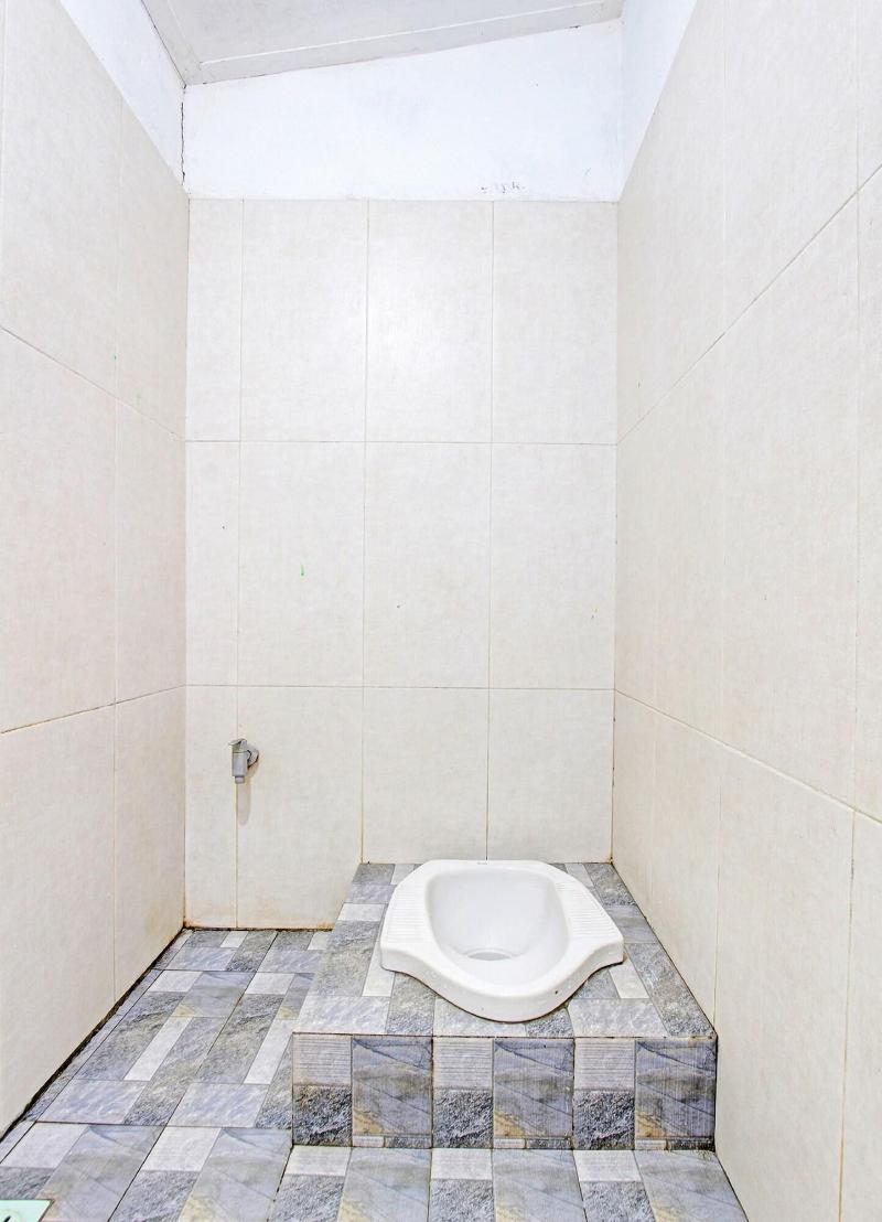 Spot On 91521 Mayong Guesthouse - Oda