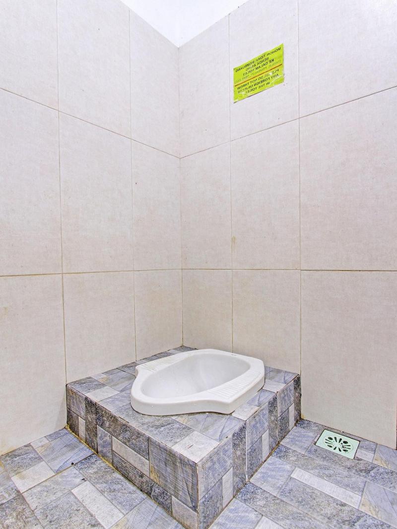 Spot On 91521 Mayong Guesthouse - Oda