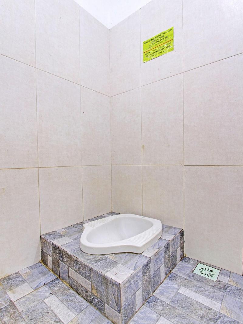 Spot On 91521 Mayong Guesthouse - Oda