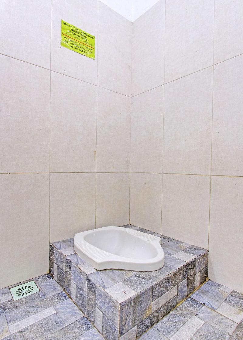 Spot On 91521 Mayong Guesthouse - Oda