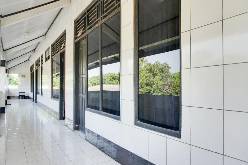 Spot On 91797 Mutiara Guest House - Lobi