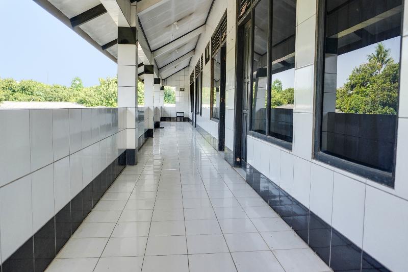 Spot On 91797 Mutiara Guest House - Lobi