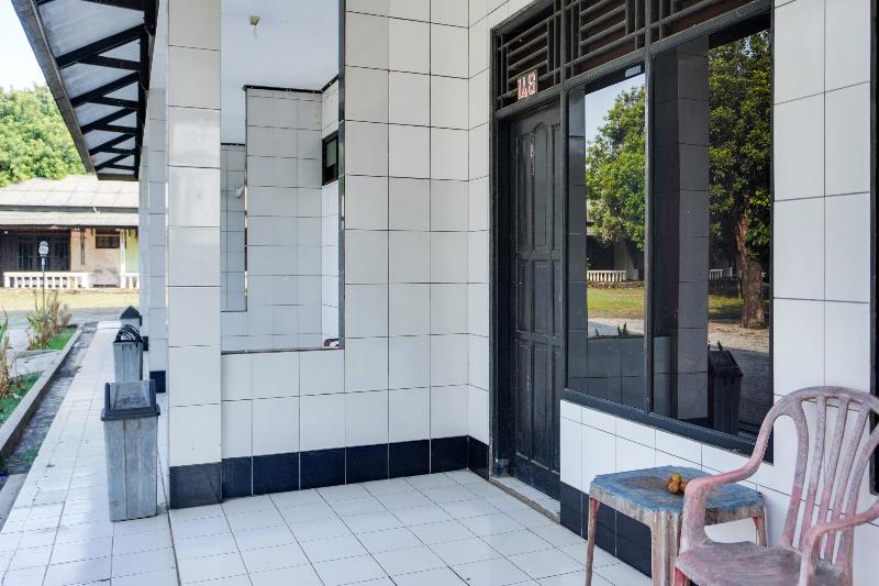 Spot On 91797 Mutiara Guest House - Lobi