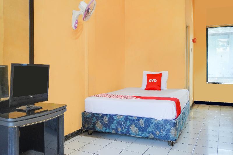 Spot On 91797 Mutiara Guest House - Oda