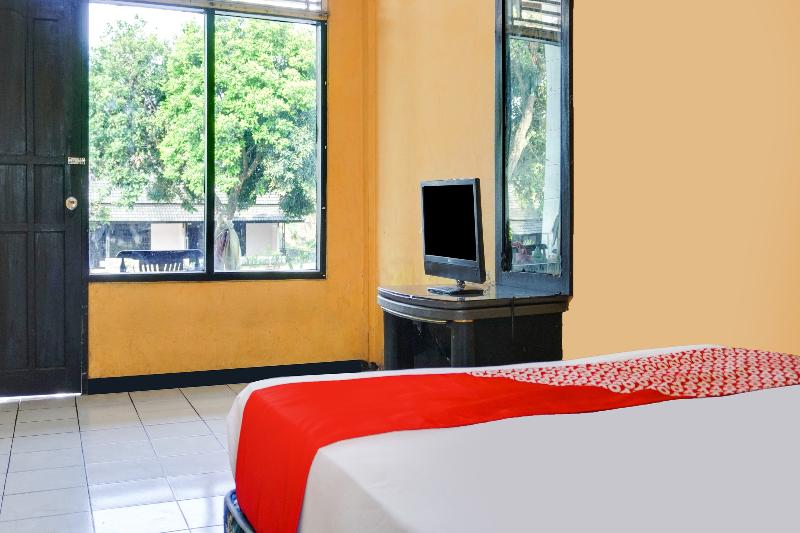 Spot On 91797 Mutiara Guest House - Oda