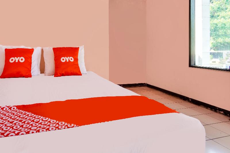 Spot On 91797 Mutiara Guest House - Oda