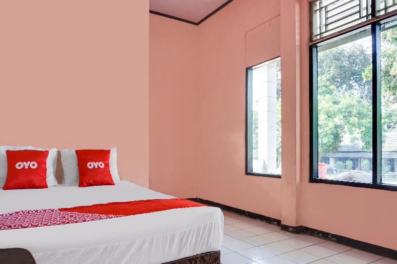 Spot On 91797 Mutiara Guest House - Oda