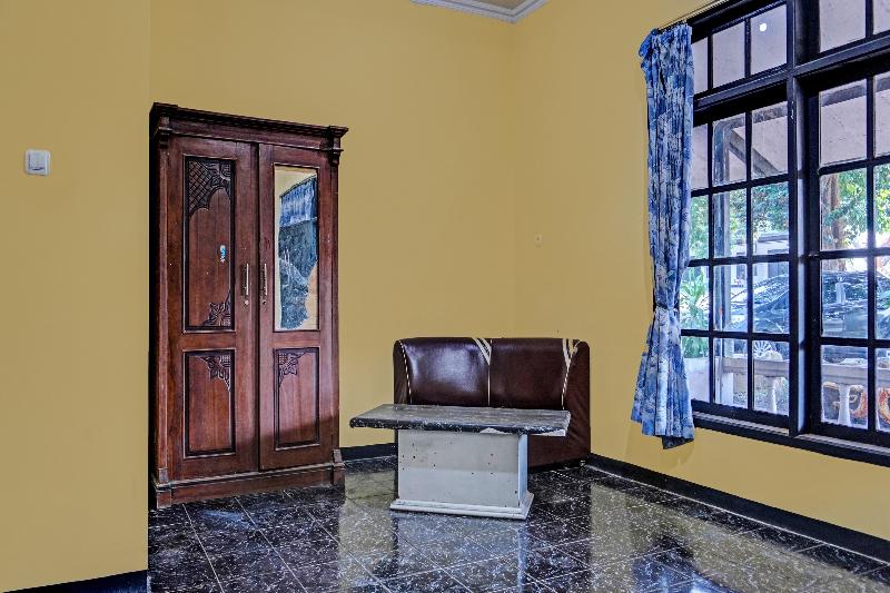 Oyo 91798 Hotel Grand Mutiara - Oda