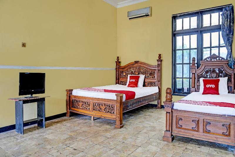 Oyo 91798 Hotel Grand Mutiara - Oda