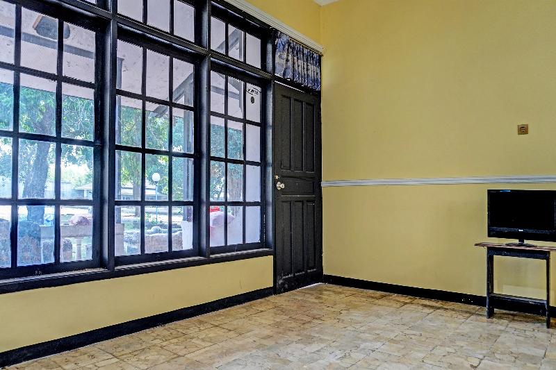Oyo 91798 Hotel Grand Mutiara - Oda