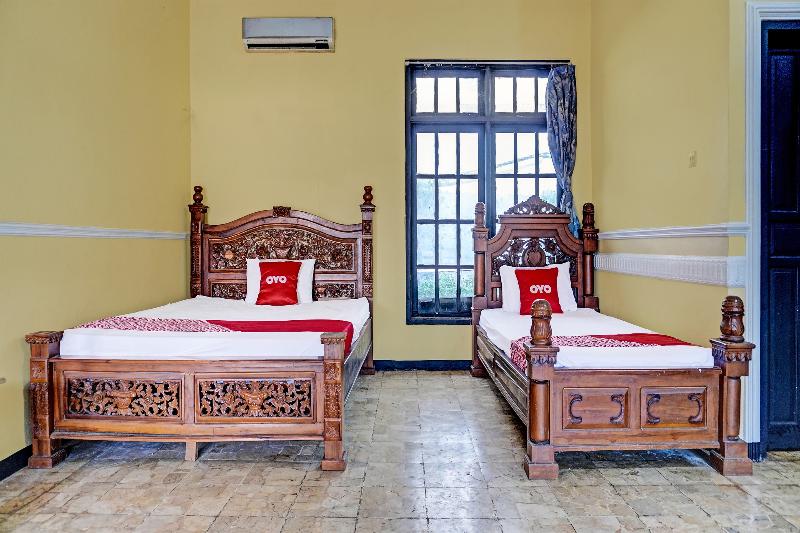 Oyo 91798 Hotel Grand Mutiara - Oda