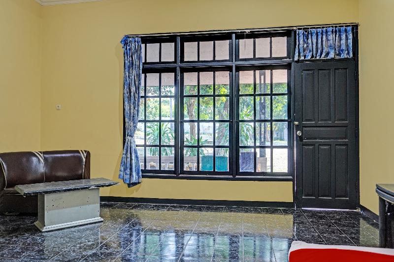 Oyo 91798 Hotel Grand Mutiara - Oda