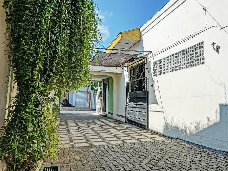 Oyo 91502 Kost Bu Lilies Syariah - Lobi