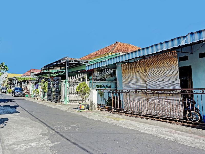 Oyo 91502 Kost Bu Lilies Syariah - Genel