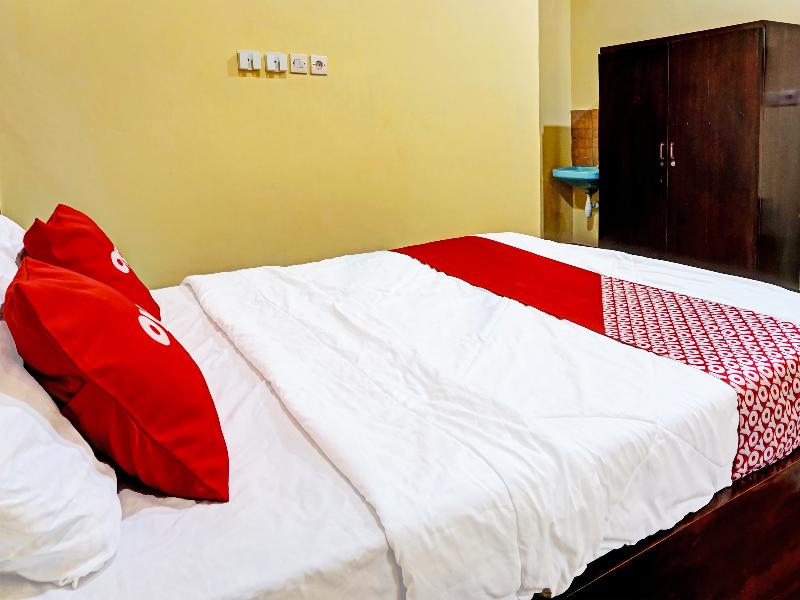 Oyo 91502 Kost Bu Lilies Syariah - Oda