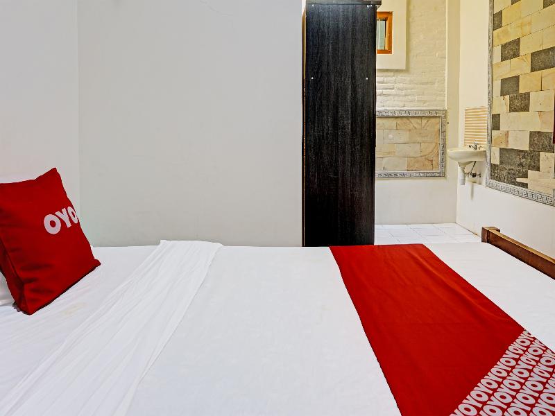 Oyo 91502 Kost Bu Lilies Syariah - Oda