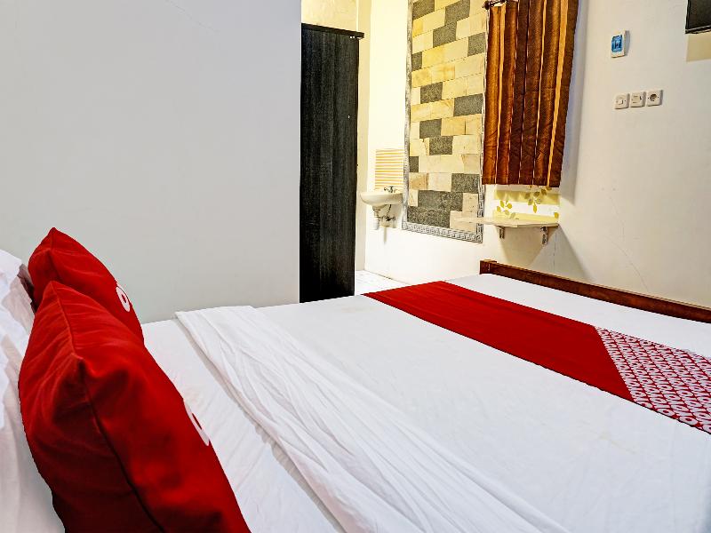 Oyo 91502 Kost Bu Lilies Syariah - Oda