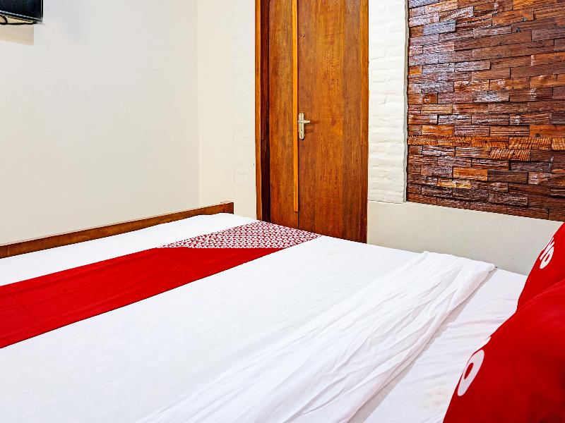 Oyo 91502 Kost Bu Lilies Syariah - Oda