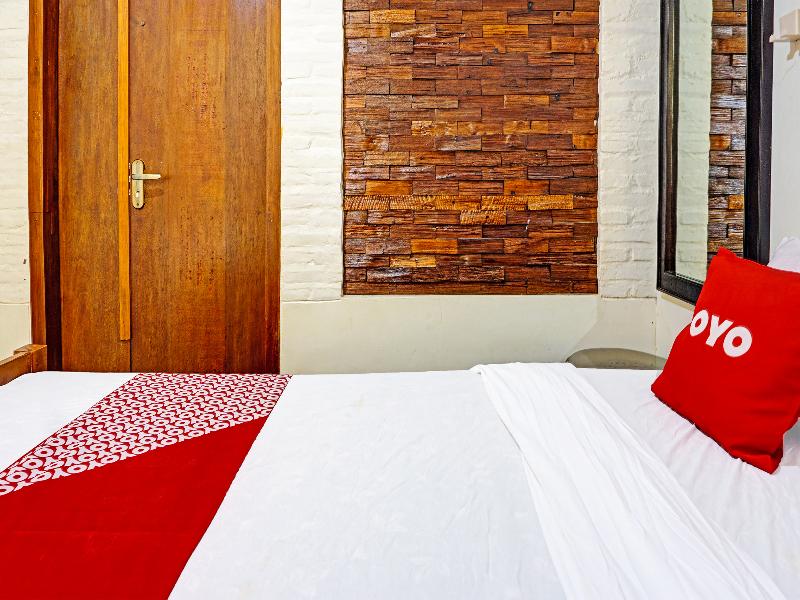 Oyo 91502 Kost Bu Lilies Syariah - Oda