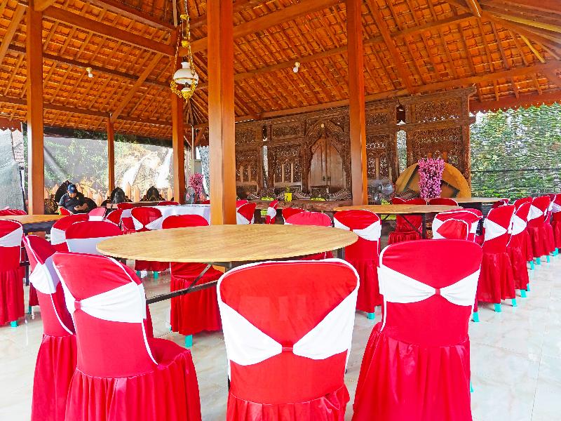 Oyo 91568 Trisna Srabah Resort Homestay & Resto - Lobi
