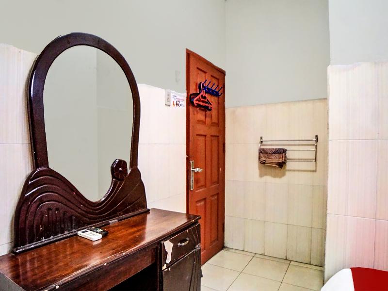 Oyo 91706 Hotel Serena Anggrek - Oda
