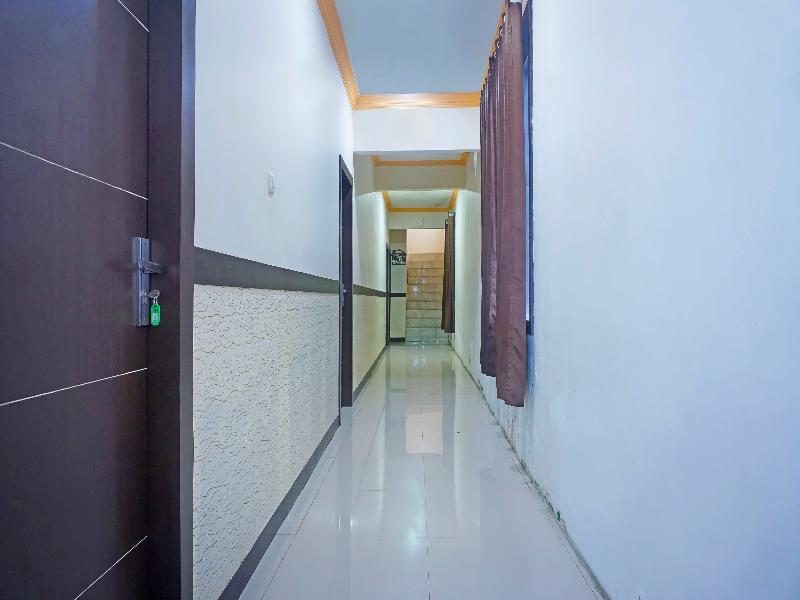 Oyo 91432 Dalle 5151 Jeneponto - Lobi