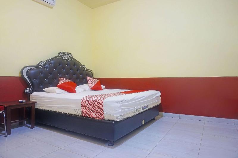 Oyo 91433 Hotel Sari Jeneponto - Oda