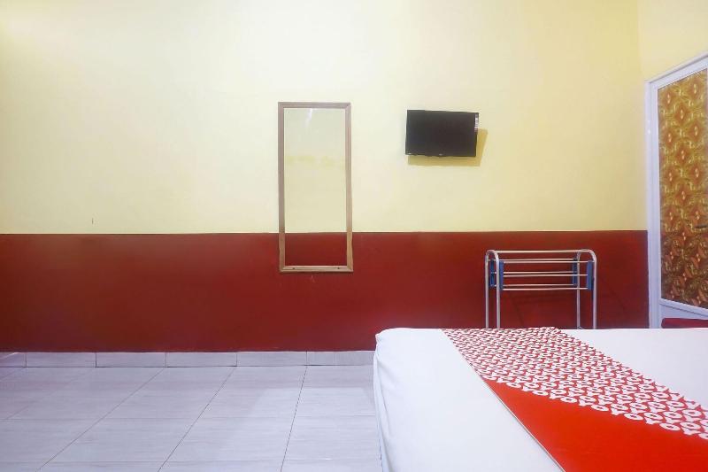 Oyo 91433 Hotel Sari Jeneponto - Oda