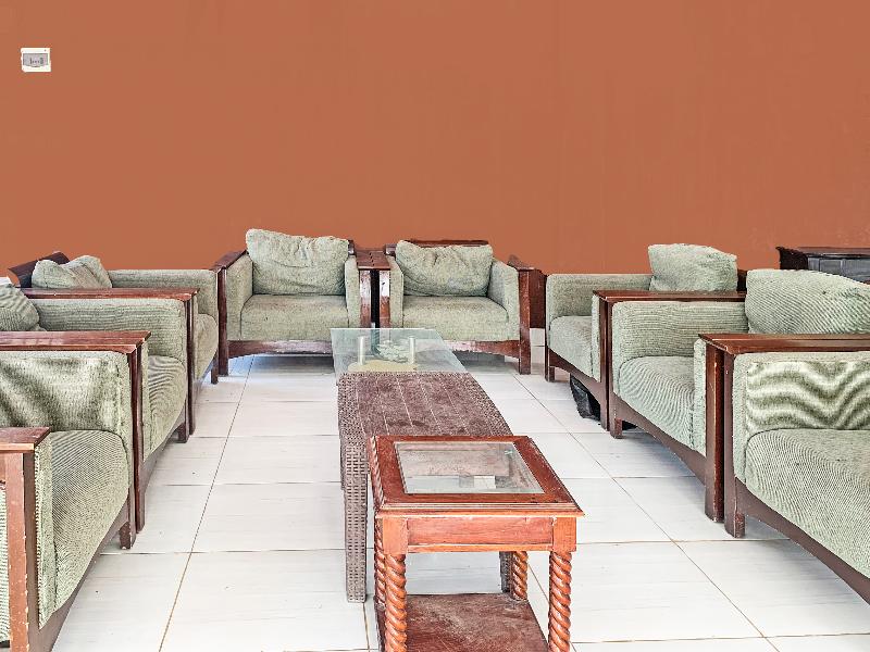 Oyo 91657 Penginapan Radja Jeneponto - Lobi