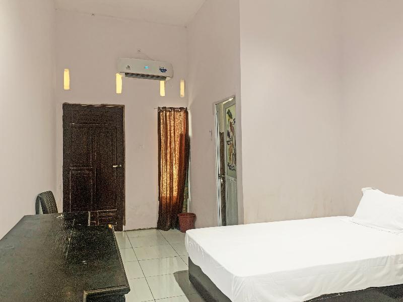 Oyo 91657 Penginapan Radja Jeneponto - Oda
