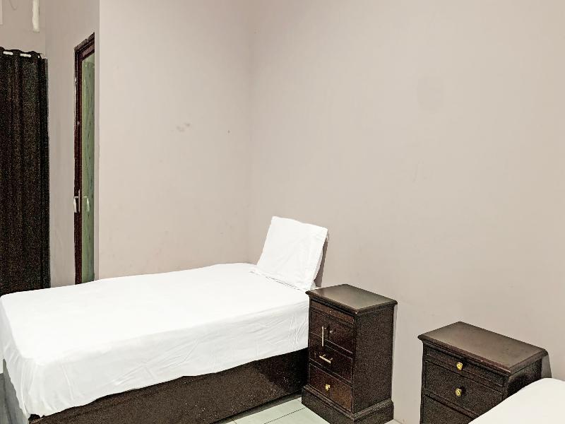 Oyo 91657 Penginapan Radja Jeneponto - Oda