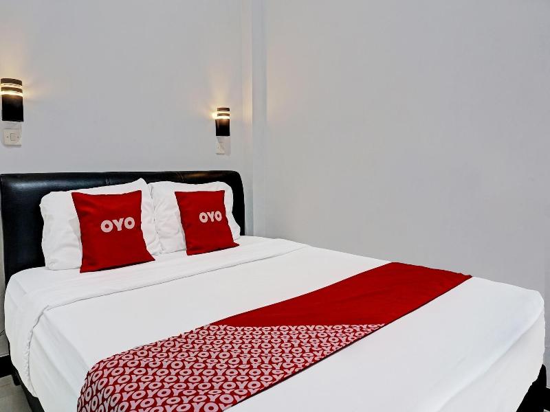 Oyo 91599 Penginapan Mutiara Madiun - Oda