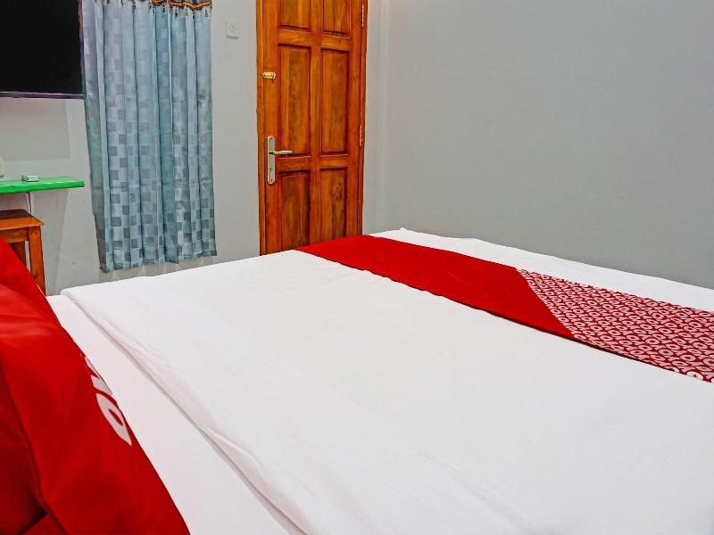 Oyo 91599 Penginapan Mutiara Madiun - Oda