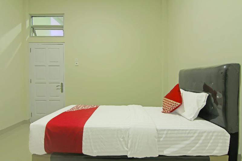 Oyo 91675 Utama Residence - Oda