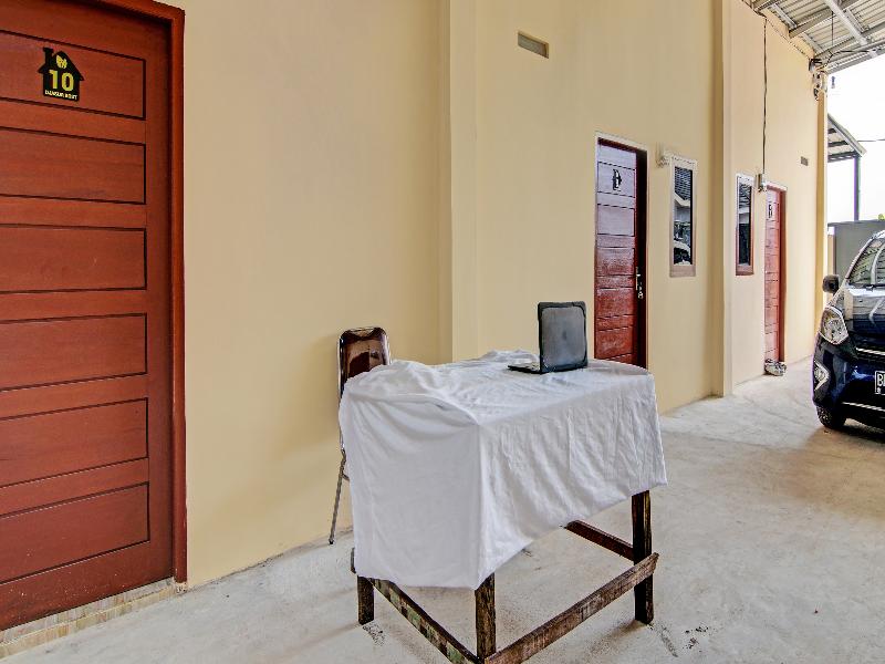 Oyo 91835 Djasur Kost - Lobi