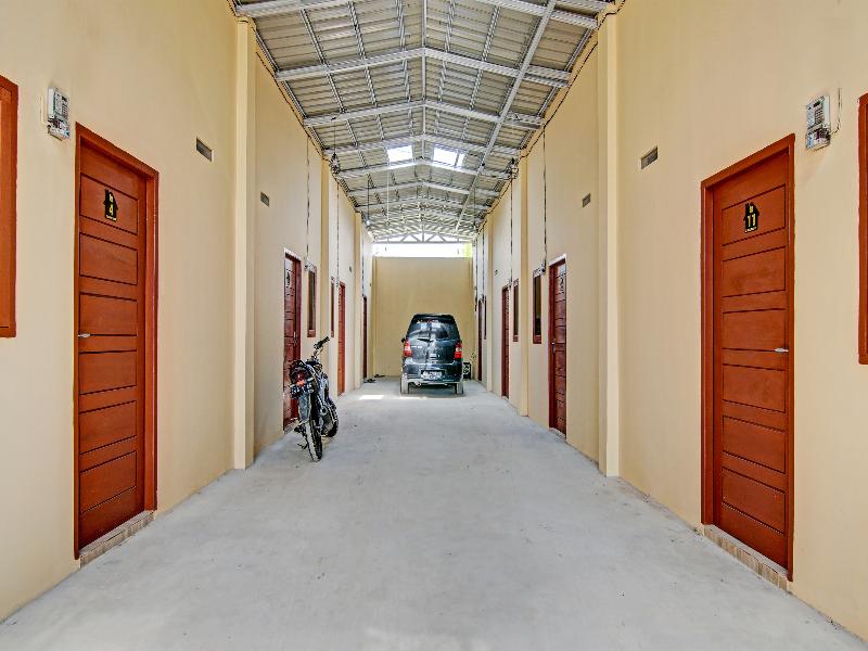 Oyo 91835 Djasur Kost - Lobi
