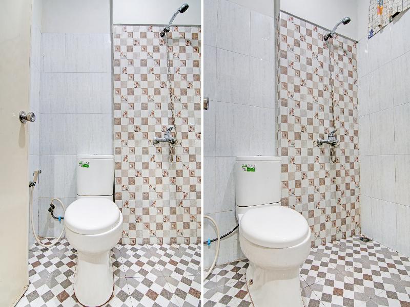 Oyo 91835 Djasur Kost - Oda