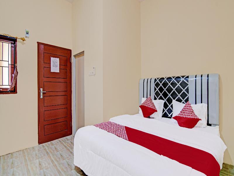 Oyo 91835 Djasur Kost - Oda