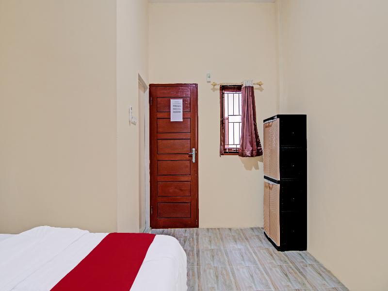 Oyo 91835 Djasur Kost - Oda