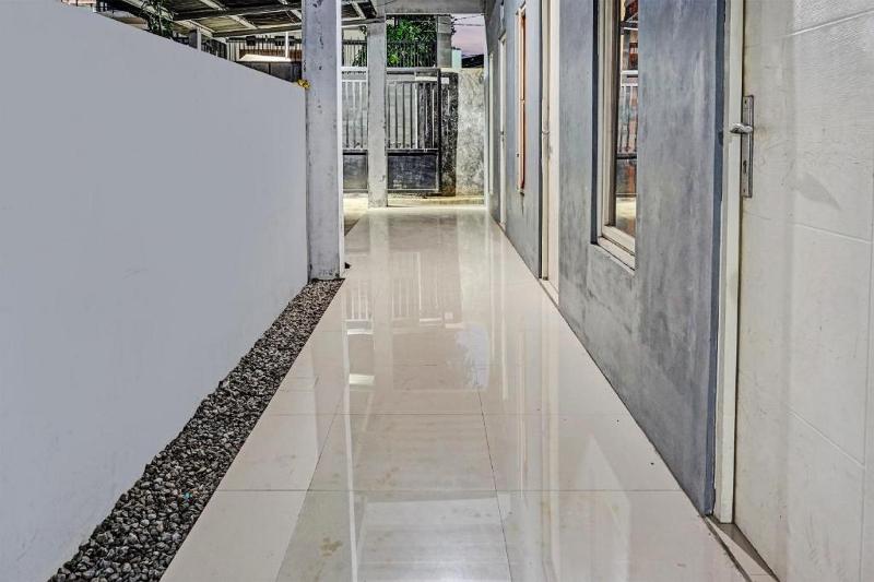 Spot On 91756 Alif House Syariah - Lobi