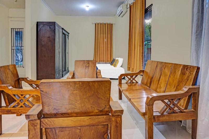 Spot On 91756 Alif House Syariah - Genel