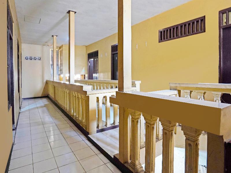 Spot On 91695 Hotel Benteng Portugis - Lobi