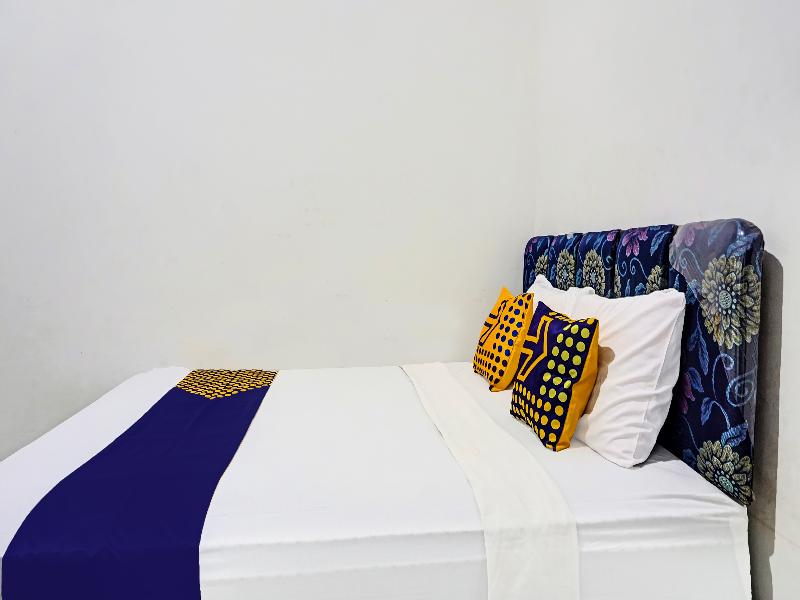 Spot On 91718 Kost Damai Syariah - Oda