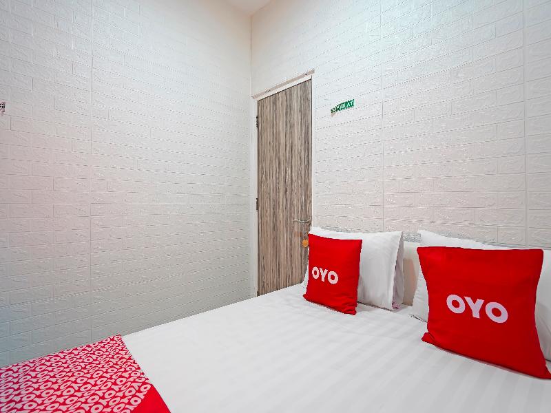 Oyo 91727 Luxury Homestay Sidoarjo - Oda