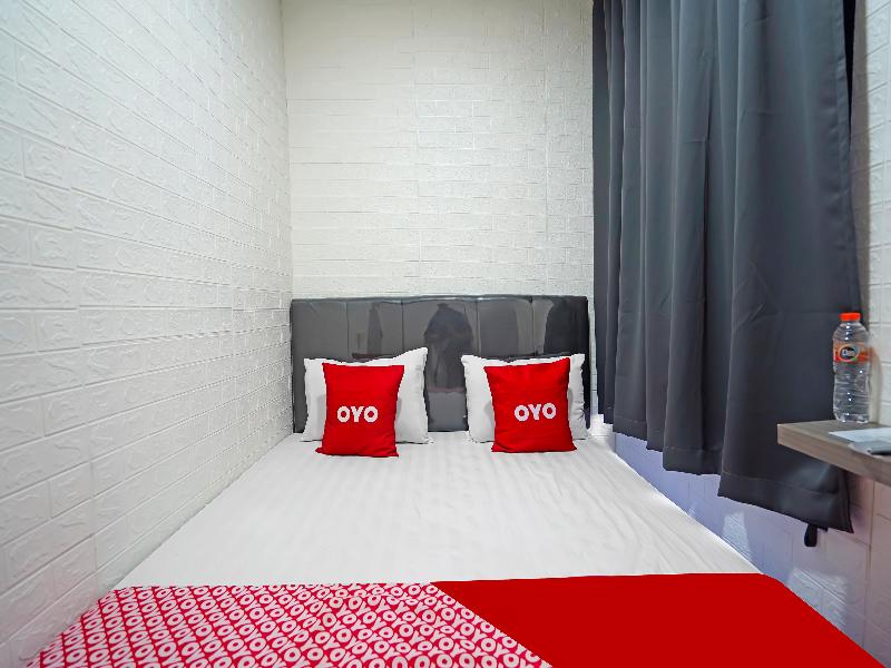 Oyo 91727 Luxury Homestay Sidoarjo - Oda