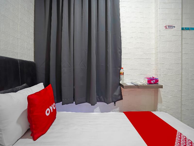 Oyo 91727 Luxury Homestay Sidoarjo - Oda