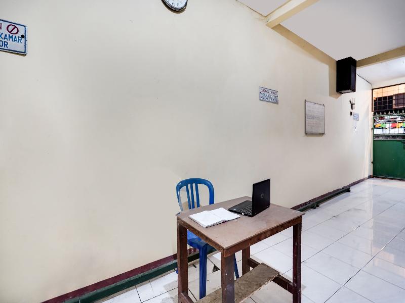 Spot On 91774 Kost Nusantara Sidoarjo - Lobi
