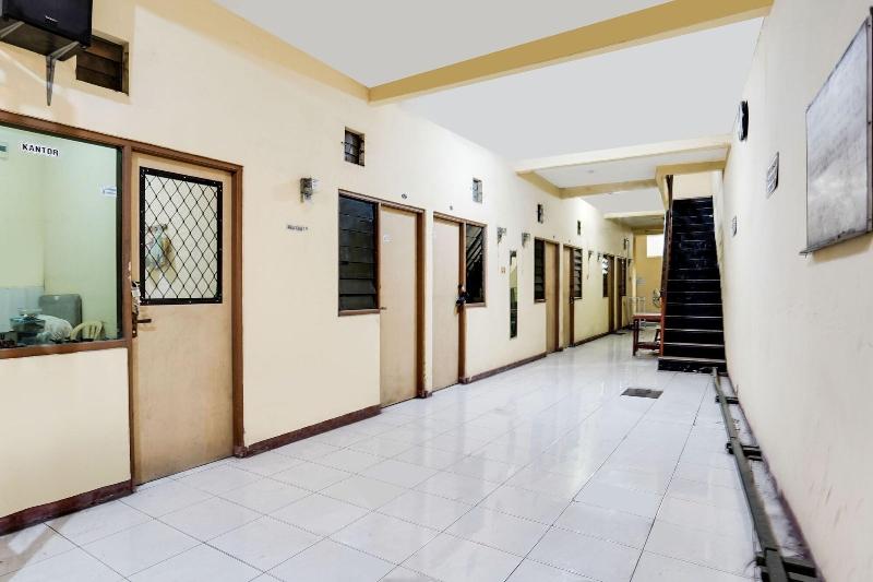 Spot On 91774 Kost Nusantara Sidoarjo - Lobi